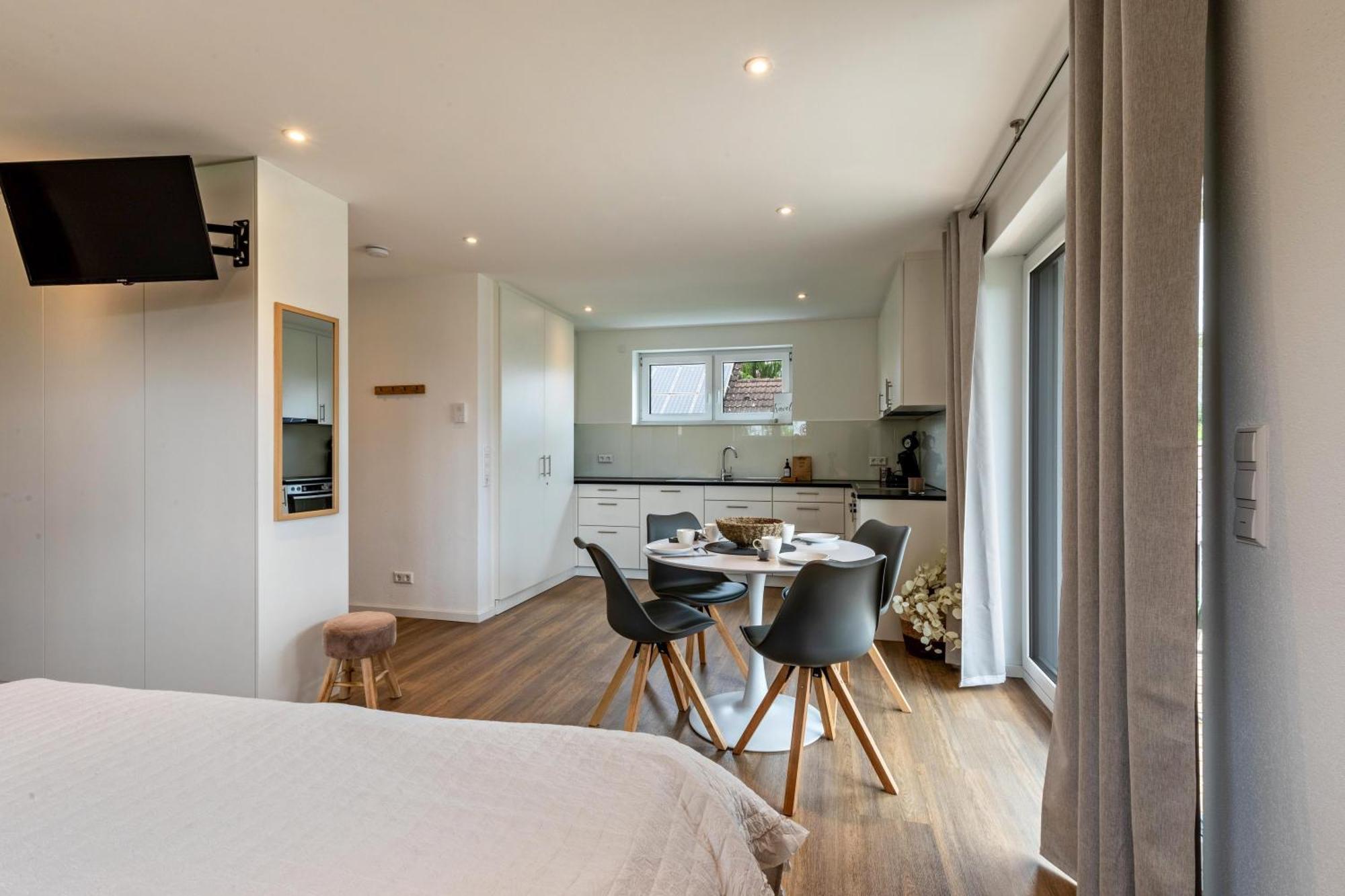 Studio 4 Parkside Apartments Guenzburg Luaran gambar