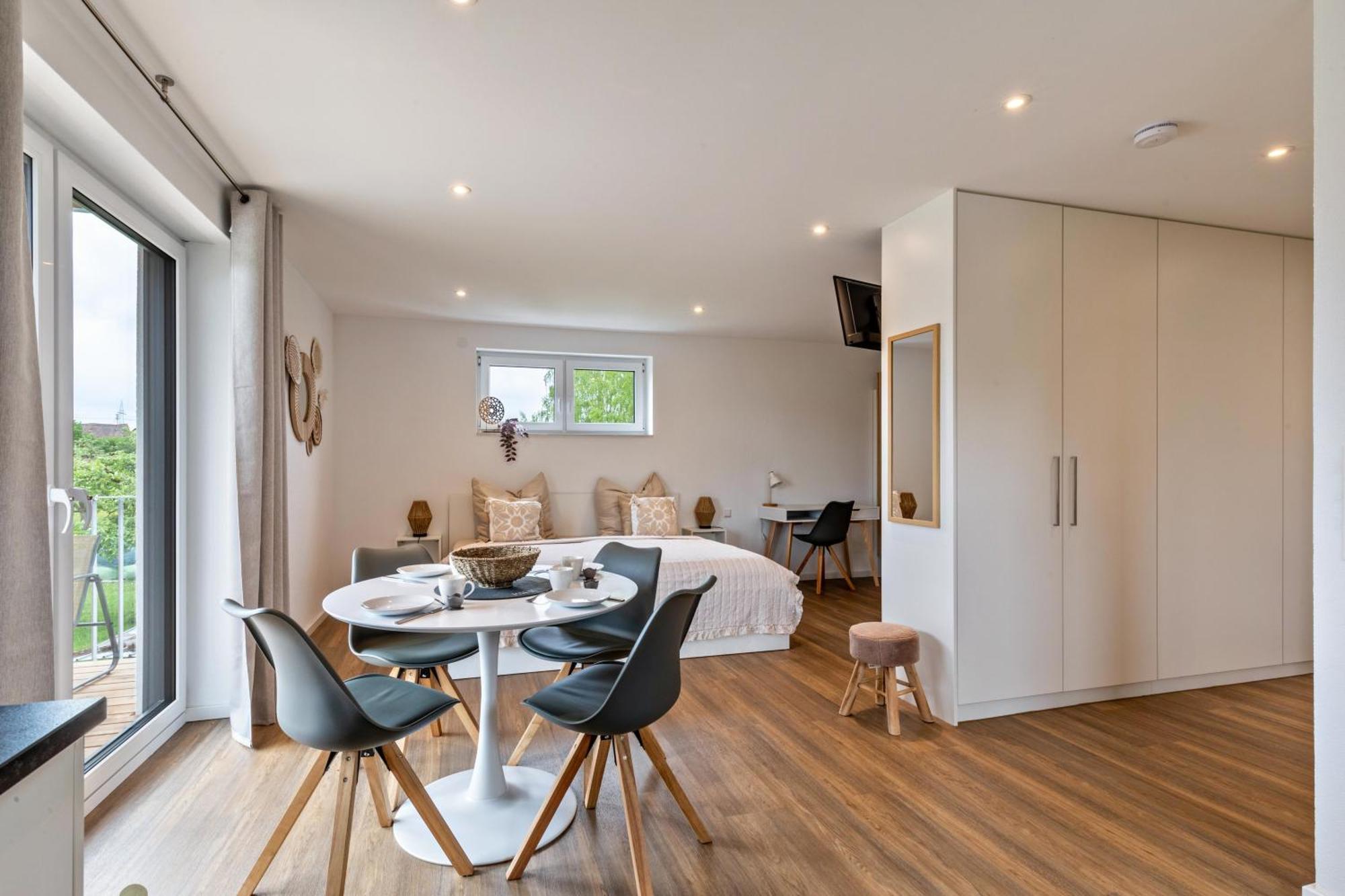 Studio 4 Parkside Apartments Guenzburg Luaran gambar
